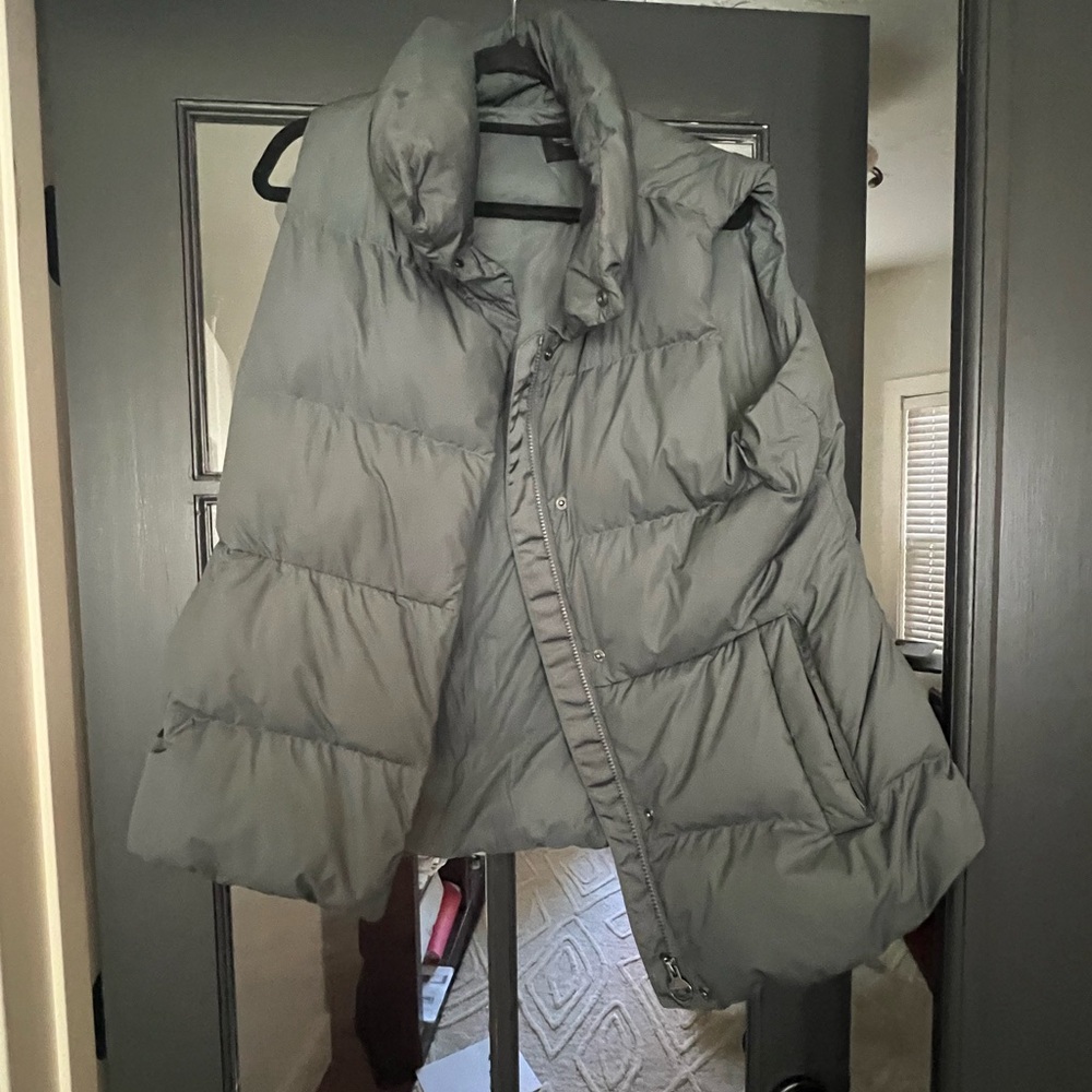 Athleta Women's Gray Puffer Vest